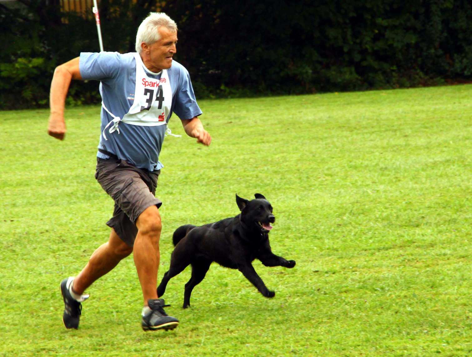 rolf-mit-luna-beim-slalom-1