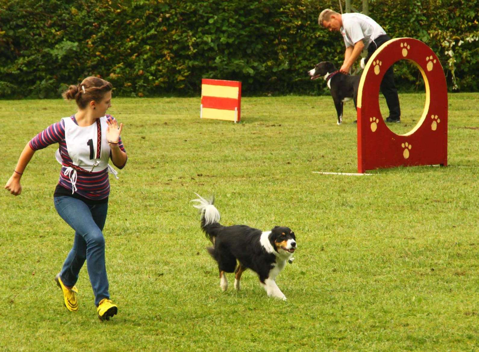 sinja-mit-kyra-beim-slalom-1