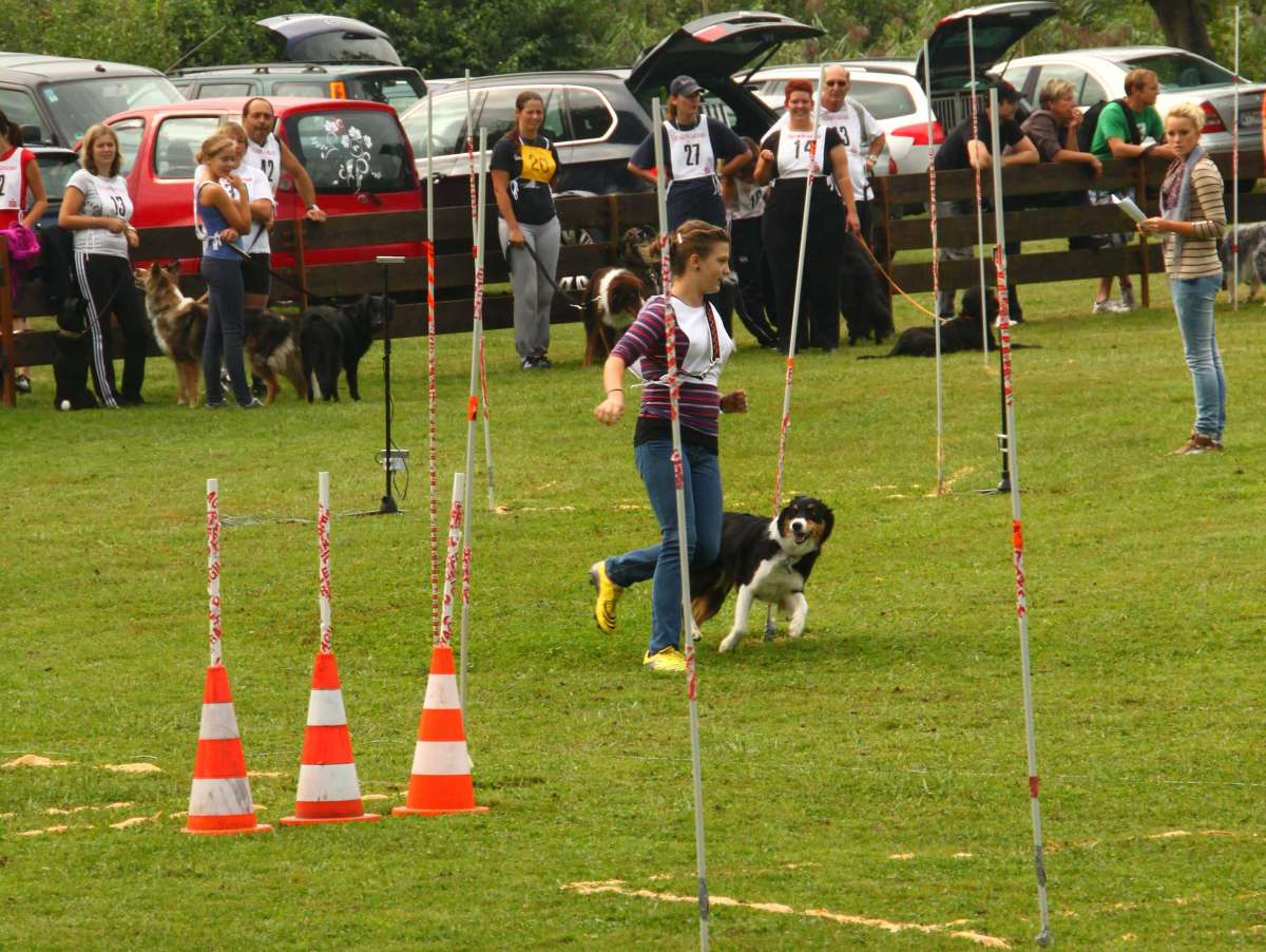 sinja-mit-kyra-beim-slalom-2