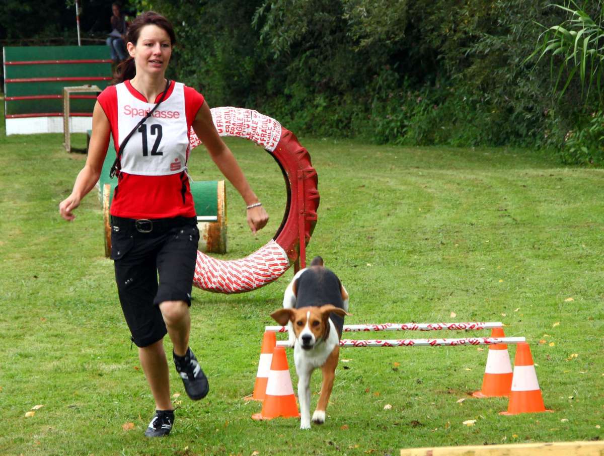 stefi-mit-barney-beim-huerdenlauf-5