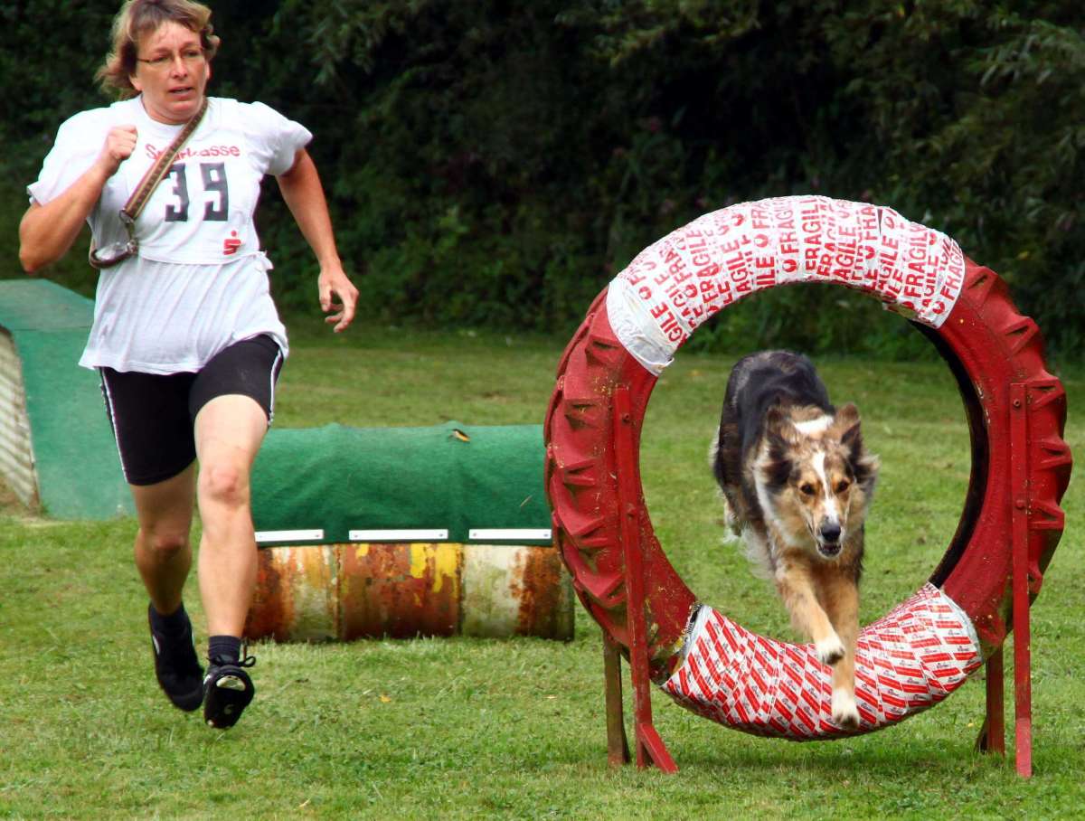 susanne-mit-kiara-beim-hindernislauf-2