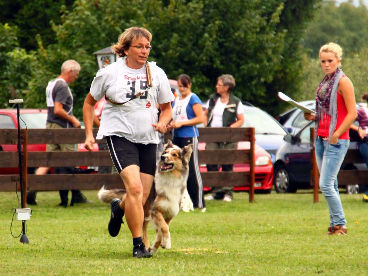 susanne-mit-kiara-beim-huerdenlauf-5